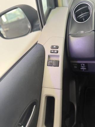 TOYOTA Yaris usata 17