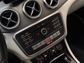 MERCEDES-BENZ GLA 180 usata, con Leve al volante