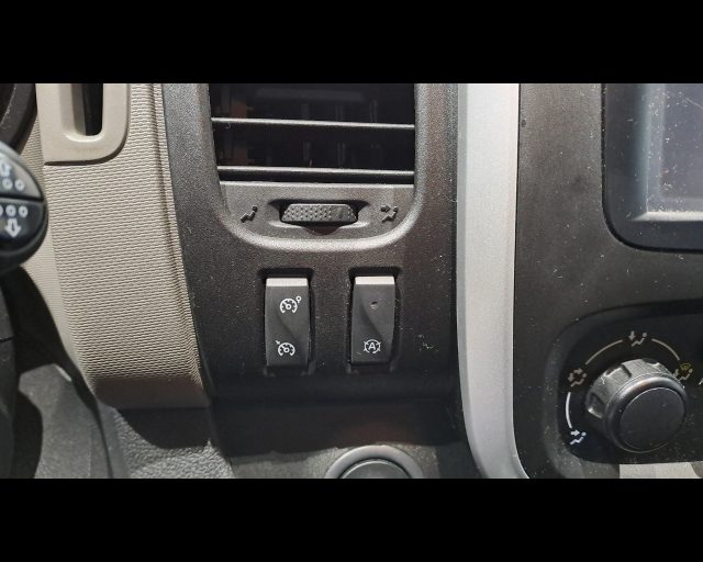 RENAULT Trafic usata 17