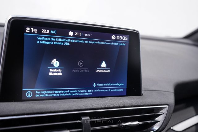 PEUGEOT 5008 usata, con Touch screen