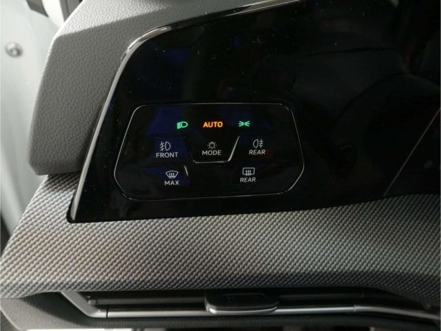 VOLKSWAGEN Golf usata, con Touch screen