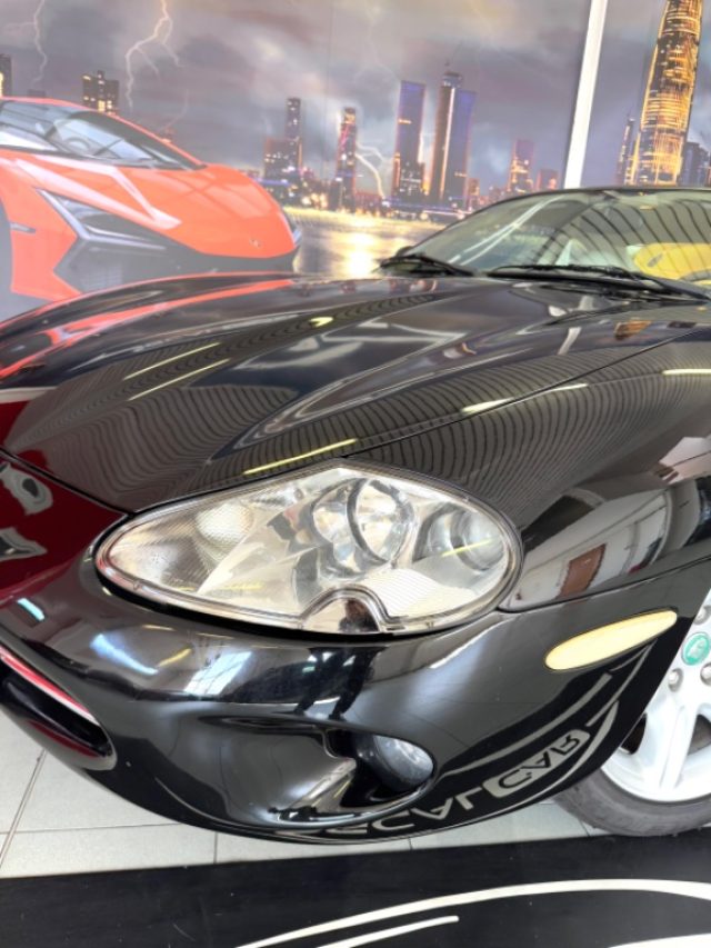 JAGUAR XK8 usata 19