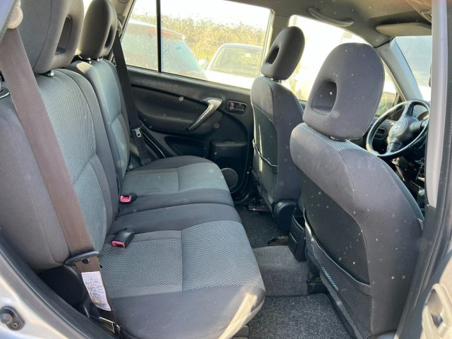 TOYOTA RAV 4 usata, con Autoradio