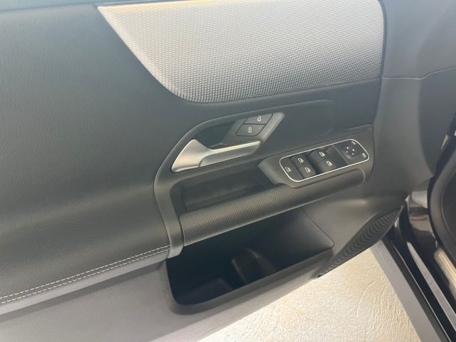 MERCEDES-BENZ GLB 200 usata, con Autoradio