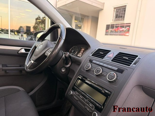 VOLKSWAGEN Touran usata, con Autoradio