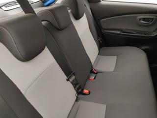 TOYOTA Yaris usata, con Fari LED