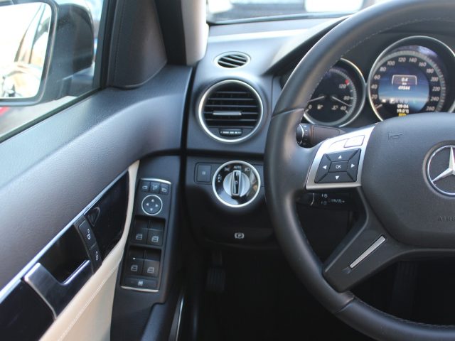 MERCEDES-BENZ C 220 usata, con Interni in pelle