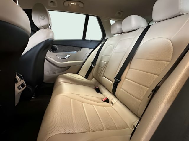 MERCEDES-BENZ C 220 usata, con Luce d
