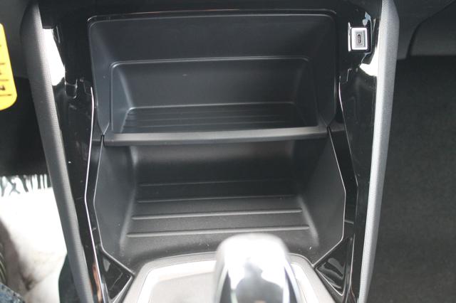PEUGEOT 2008 usata, con Sedile posteriore sdoppiato
