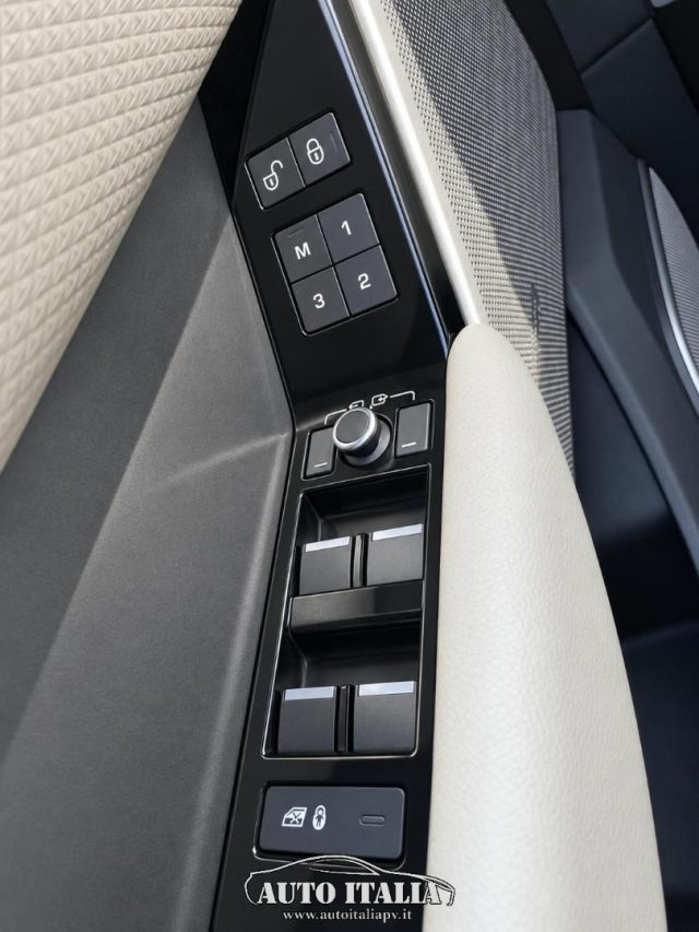 LAND ROVER Range Rover Velar usata, con Interni in pelle