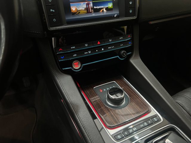 JAGUAR F-Pace usata, con Sistema di navigazione