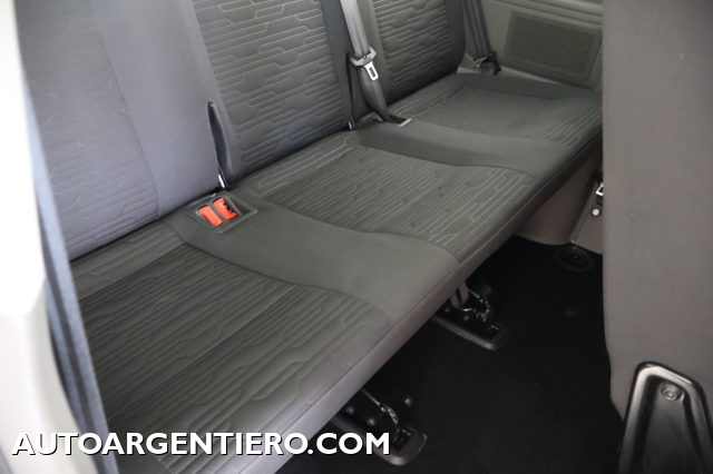 VOLKSWAGEN Caravelle usata, con Sound system