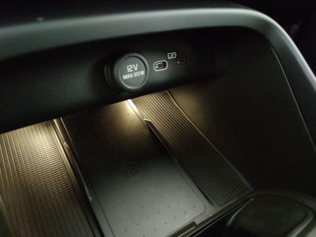 VOLVO XC40 usata, con USB
