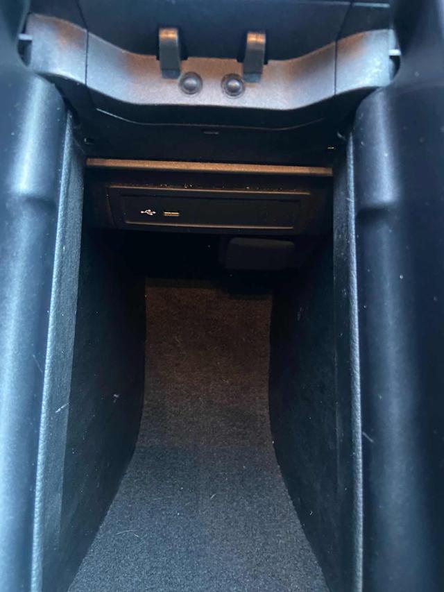 MERCEDES-BENZ B 180 usata, con Interni in pelle