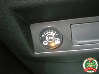 RENAULT Captur usata, con Autoradio digitale