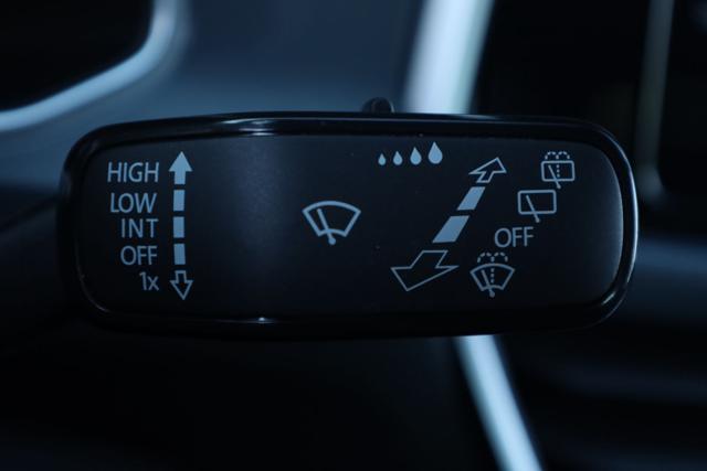 VOLKSWAGEN T-Roc usata, con USB