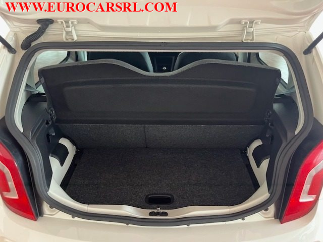 VOLKSWAGEN up! usata, con Sistema di navigazione