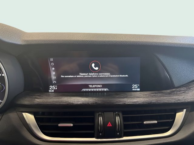 ALFA ROMEO Stelvio usata, con Autoradio digitale