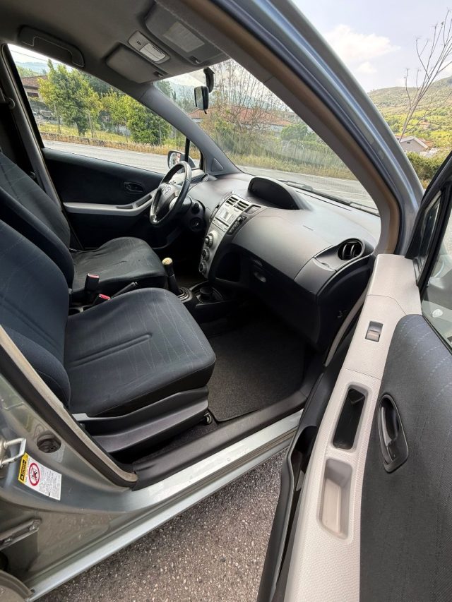 TOYOTA Yaris usata 21