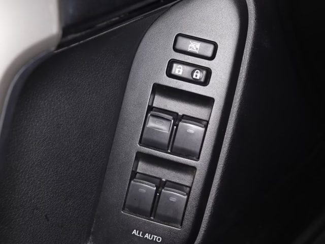 TOYOTA Land Cruiser usata, con Luci diurne LED