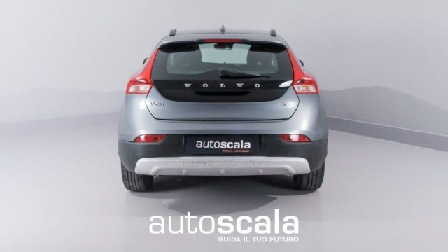 VOLVO V40 Cross Country usata, con USB