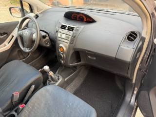 TOYOTA Yaris usata 13