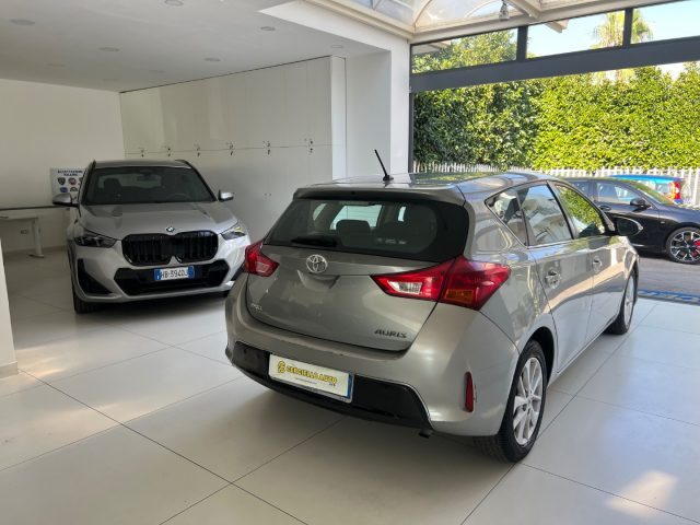 TOYOTA Auris usata 15