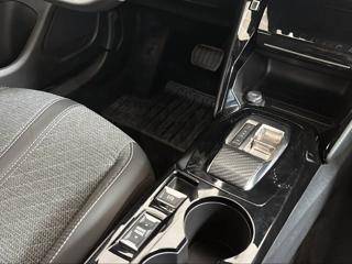PEUGEOT 2008 usata, con Leve al volante