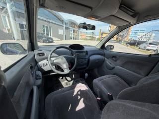 TOYOTA Yaris usata 17