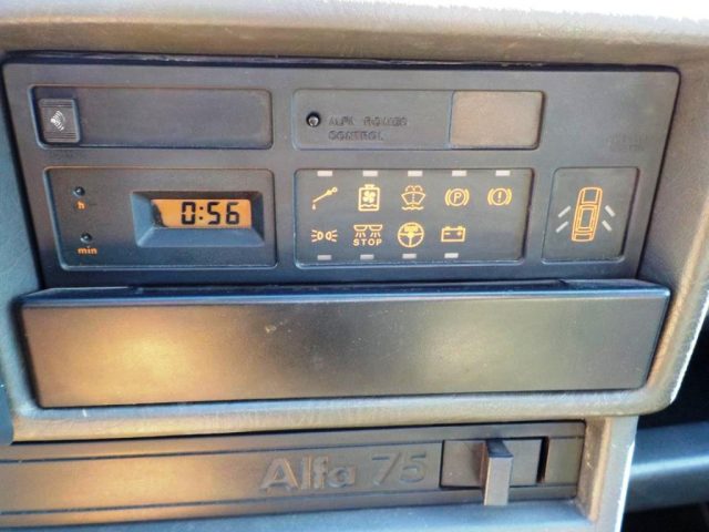 ALFA ROMEO 75 usata 39