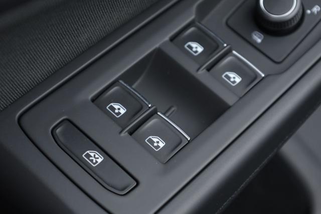 VOLKSWAGEN Golf usata, con Sensori di parcheggio posteriori