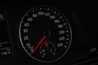 VOLKSWAGEN Caravelle usata, con Fari LED