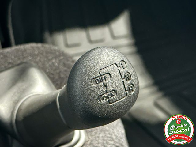 LAND ROVER Defender usata 14