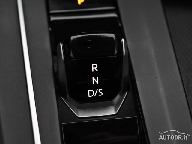 VOLKSWAGEN Golf Variant usata, con Luci diurne