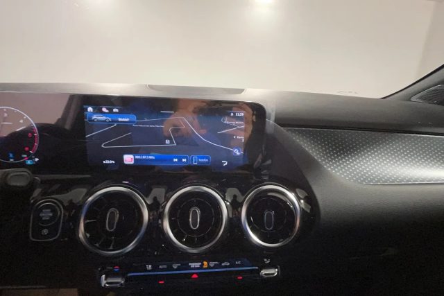 MERCEDES-BENZ GLA 200 usata, con Airbag testa