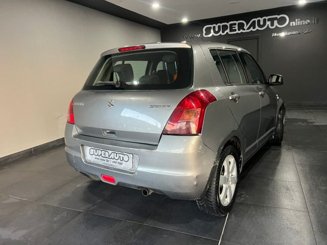SUZUKI Swift usata, con Autoradio