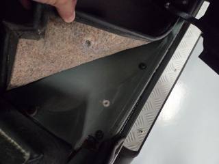 LAND ROVER Defender usata, con USB