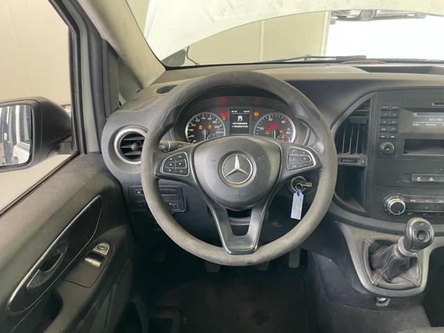 MERCEDES-BENZ Vito usata, con Sensori di parcheggio anteriori
