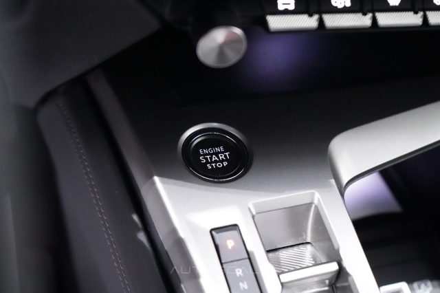 PEUGEOT 408 usata, con Telecamera per parcheggio assistito