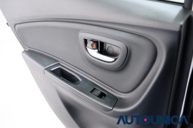 TOYOTA Yaris usata 38