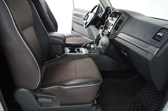 MITSUBISHI Pajero usata, con Controllo automatico clima