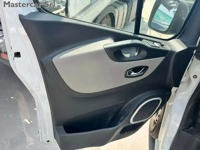RENAULT Trafic usata, con USB