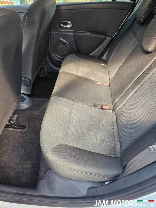 RENAULT Clio usata, con Sedile posteriore sdoppiato