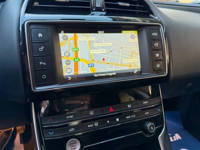 JAGUAR XE usata, con USB