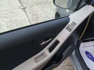 TOYOTA Yaris usata 18