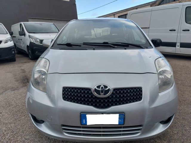 TOYOTA Yaris usata 2
