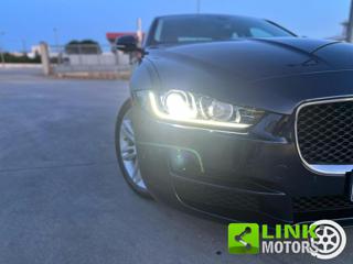 JAGUAR XE usata, con Specchietti laterali elettrici