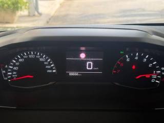 PEUGEOT 208 usata, con Sedile posteriore sdoppiato