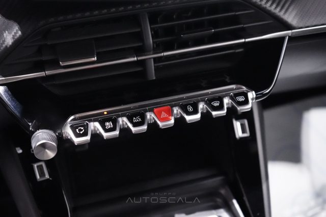 PEUGEOT 2008 usata, con Sistema di navigazione
