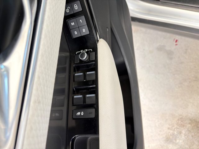 LAND ROVER Range Rover Velar usata, con Sensori di parcheggio posteriori